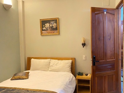 Khách Sạn cần bán , ngay  PHỐ ĐI BỘ BÙI VIỆN 4