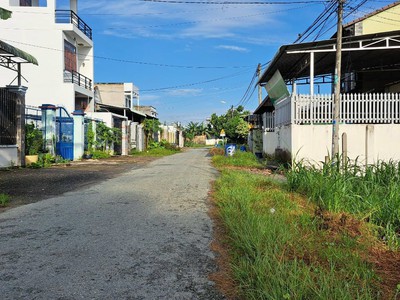 Chính chủ bán 149m2 Thổ Cư Đất Lọt Khe, xã Tân Phú Trung giá 600 Triệu có SHR 2