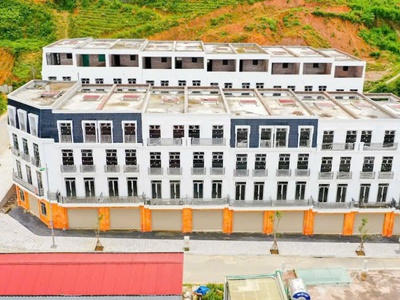 Sở hữu ngay căn liền kề xây sẵn 4 tầng vị trí trung tâm hành chính mới sapa giá chỉ 5,8 tỷ. 2