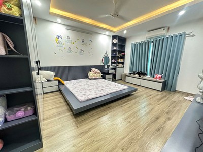 Bán nhà quận tây hồ, ngõ 3 gác, kd van phòng, cho thuê. 30x 5 tầng , mặt tiền khủng 6m. giá 8,7 tỉ. 0