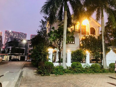 Bán biệt thự vip - lạc long quân - tây hồ - 210m  - sổ đỏ 0