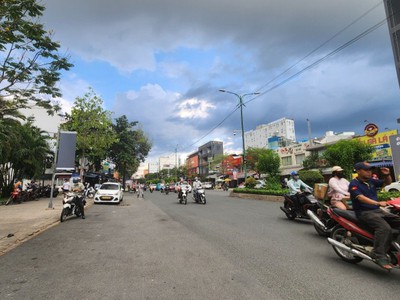 C174  nhà mặt tiền kinh doanh   p. phú thuận, quận 7   view sông sài gòn 1