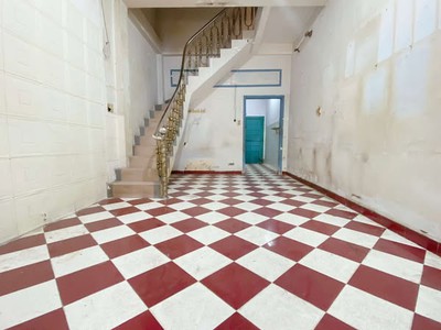 Ôtô ngủ trong nhà đường nguyễn trung trực phường 05 bình thạnh. 2