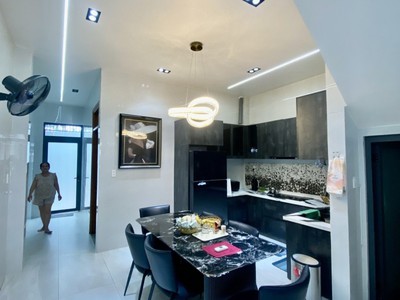 Bán nhà 80m , 5pn, 5wc, 4 tầng, q.9, 7.4 tỷ, sổ hồng 1