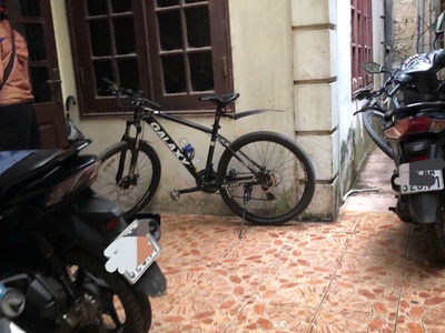 Bán nhà đường láng - trung tâm đống đa - nhà đẹp 2 thoáng - ngõ rộng 3 gác đỗ cửa 0