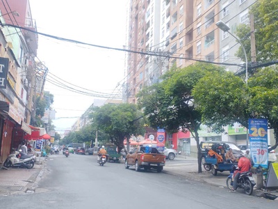 Ngộp mặt tiền khu bầu cát - 5x12m - 5 tầng hxh kinh doanh tốt 0