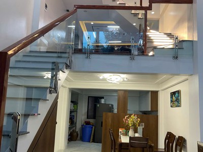 Nhà mới đẹp ngõ rộng full nội thất  nguyễn văn cừ 43m2,5 tầng mặt tiền 3.5m, 8 tỷ long biên. 2