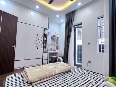 Nhà đẹp- dân xây kiên cố ngõ thông  thượng thanh 68m2,x  4 tầng,mặt tiền 5m, 10.5 tỷ long biên. 2
