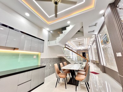 Bán nhà đẹp 1 trệt 2 lầu dĩ an,đường nhựa 10m, full nội thất,gần ttyt 1