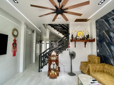 Bán nhà 80m , 5pn, 5wc, 4 tầng, q.9, 7.4 tỷ, sổ hồng 0