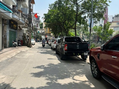 Nhà chính chủ phương mai - dt khủng 124m trung tâm đống đa - gara ô tô qua nhà. hơn 27 tỷ 2