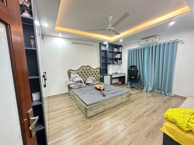 Bán nhà quận tây hồ, ngõ 3 gác, kd van phòng, cho thuê. 30x 5 tầng , mặt tiền khủng 6m. giá 8,7 tỉ. 4