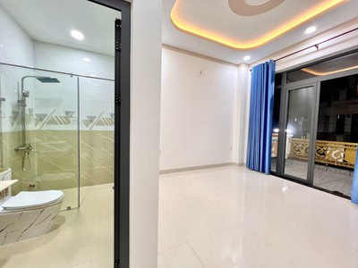 Bán nhà đẹp 1 trệt 2 lầu dĩ an,đường nhựa 10m, full nội thất,gần ttyt 3