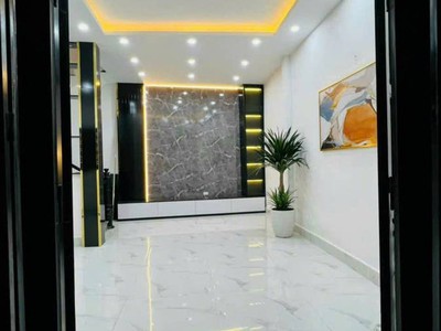 Siêu phẩm 5 tầng   trung tâm cầu giấy   đối diện trường đại học báo chí    chỉ 9 tỷ 2