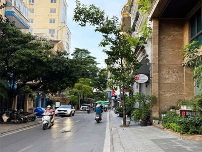 Bán nhà gần mặt phố liễu giai - đào tấn - linh lang 136m  - giá 48 tỷ 0