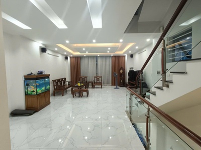 Chính chủ bán nhà 5 tầng tại ngõ 11 việt hưng ngay cạnh vinhome riverside 3