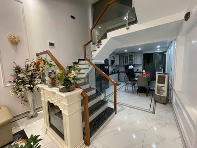 Cho thuê nhà 4 p.ngủ khép kín phố Văn Cao, DT: 76m2. 2