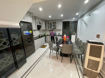 Cho thuê nhà 4 p.ngủ khép kín phố Văn Cao, DT: 76m2. 3