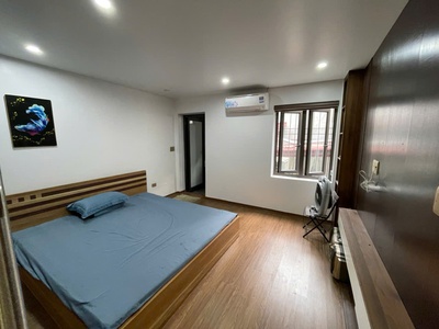 Cho thuê nhà 4 p.ngủ khép kín phố Văn Cao, DT: 76m2. 5