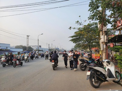 Bán nhà trục kinh doanh chính khu chợ nam sơn, sát khu công nghiệp. 0