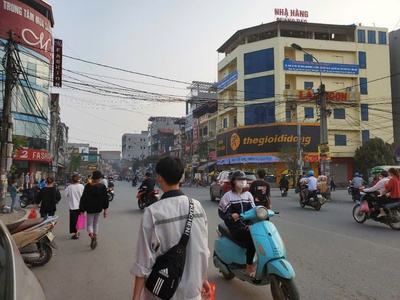 Bán nhà trục kinh doanh chính khu chợ nam sơn, sát khu công nghiệp. 1