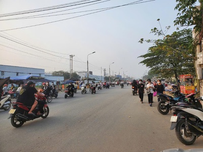 Bán nhà trục kinh doanh chính khu chợ nam sơn, sát khu công nghiệp. 2