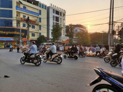 Bán nhà trục kinh doanh chính khu chợ nam sơn, sát khu công nghiệp. 3