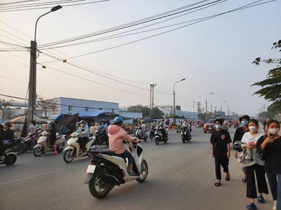 Bán nhà trục kinh doanh chính khu chợ nam sơn, sát khu công nghiệp. 4