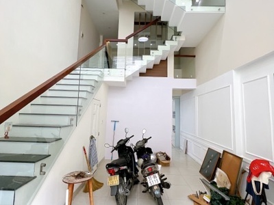 Nhà bán mặt phố- bến vân đồn - trươc nhà 12m xe hơi đậu cuẳ thoải mái- khu dân cư hiện hữu - gần 3