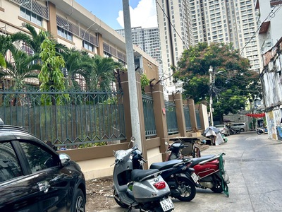 Nhà bán mặt phố- bến vân đồn - trươc nhà 12m xe hơi đậu cuẳ thoải mái- khu dân cư hiện hữu - gần 0
