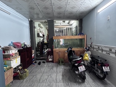 Nhà nằm trên đường đoàn văn bở hẻm xe hơi lý thuyết - gần chợ 200 và chợ cầu cống- khu vực kinh 4