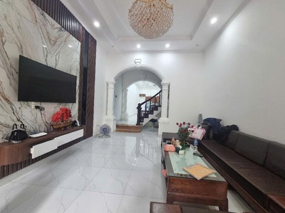 Bán nhà  ngọc lâm   long biên   vị trí vàng kinh doanh - dt: 77m  x 3 tầng   mặt tiền rộng   giá 0