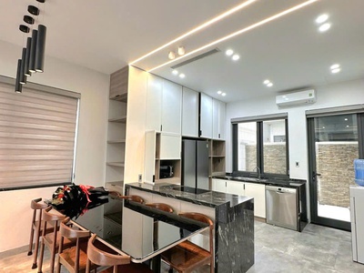 Cho thuê nguyên căn 4 phòng ngủ siêu xinh tại Vinhomes Marina 3
