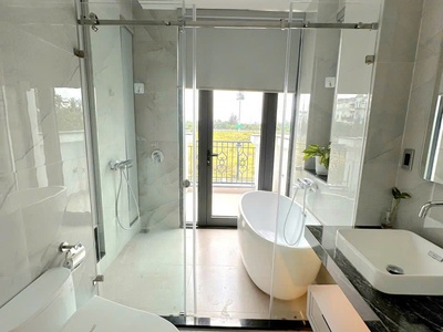 Cho thuê nguyên căn 4 phòng ngủ siêu xinh tại Vinhomes Marina 7