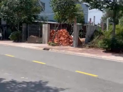 Đất phường tân an tp thủ dầu một mặt tiền đường nhựa,sát bên ubnd phường dt 305,6m2    300m2 đất ở 0