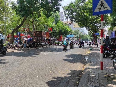 Siêu phẩm phố cổ ngọc lâm   long biên - dt: 69m  x 2 tầng   1 mặt phố, 1 mặt hồ,  vỉa hè rộng, kinh 2