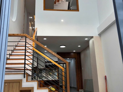 Nhà mới 3 tầng cách nặt tiền 15m hẻm thẳng xe hơi sổ vuông 53m2 gía 6,1 tỷ thương lượng 2