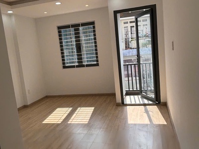Nhà mới 3 tầng cách nặt tiền 15m hẻm thẳng xe hơi sổ vuông 53m2 gía 6,1 tỷ thương lượng 3