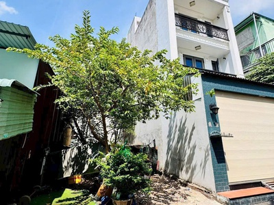 Bán đất ngã tư ga ngang 5m thổ cư 80m2 đường trước đất 8m hướng đb chưa tới 4 tỷ 2