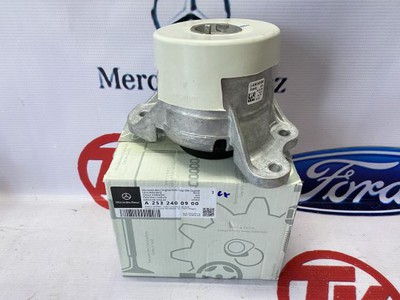 Cao su chân máy Mercedes GLC200 GLC250 GLC300 1