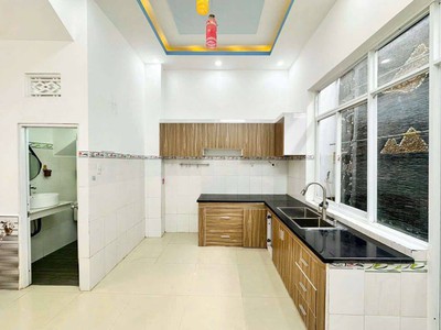 Bán nhà mặt tiền xe hơi tại TT Nhà Bè -  Diện tích: 4,3m x 12m - Giá chỉ: 4 TỶ 950 7