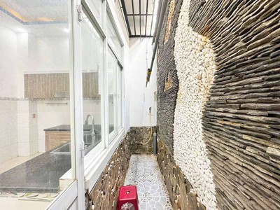 Bán nhà mặt tiền xe hơi tại TT Nhà Bè -  Diện tích: 4,3m x 12m - Giá chỉ: 4 TỶ 950 5