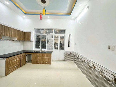 Bán nhà mặt tiền xe hơi tại TT Nhà Bè -  Diện tích: 4,3m x 12m - Giá chỉ: 4 TỶ 950 6