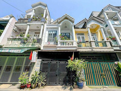 Bán nhà mặt tiền xe hơi tại TT Nhà Bè -  Diện tích: 4,3m x 12m - Giá chỉ: 4 TỶ 950 0