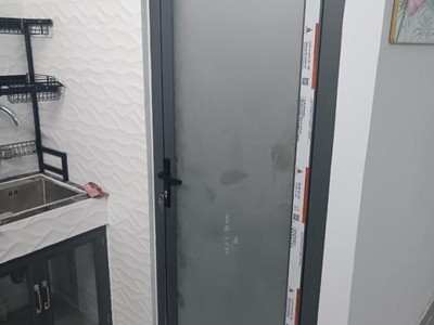 Cửa nhôm kính nhà vệ sinh màu trắng đẹp tinh tế 0
