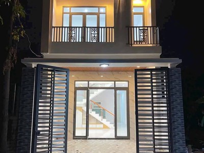 Cần bán gấp nhà đẹp mới xây ở mặt tiền đường Nguyễn Hữu Trí 120m2 giá 2 TỶ 500 Còn thương lượng 0