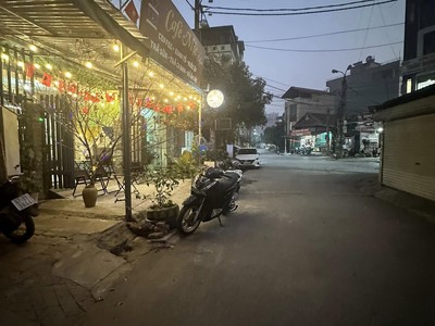 Cho thuê mặt bằng kinh doanh nguyễn chánh, 45m2, vỉa hè rộng làm spa, cafe, salon tóc 2