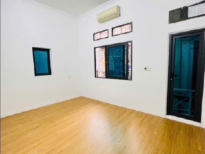 Tôn đức thắng 36 m, 3 tâng, 3 ngủ, 2 wc, nhà chắc chắn kiên cố, thoáng sáng, giếng trời vượng khí. 3