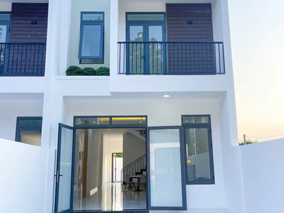 Bán gấp nhà 1 trệt 1 lầu sân xe hơi full nội thất ngay trường thcs thạnh phú, tt 600tr nhận nhà ở 0