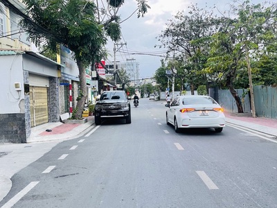 Bán gấp nhà đẹp c4 nở hậu, dt lớn 101m , ô tô 7 chỗ, giá mới cực tốt - linh đông 1